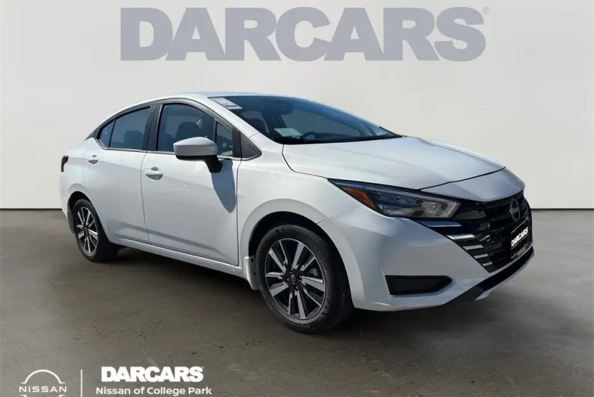 2025 Nissan Versa 1.6 SV photo 1