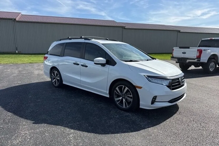 2022 Honda Odyssey Touring photo 1
