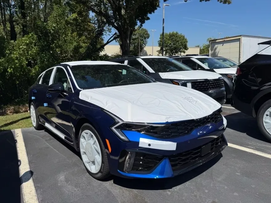 2026 Kia K5 GT-Line photo 1