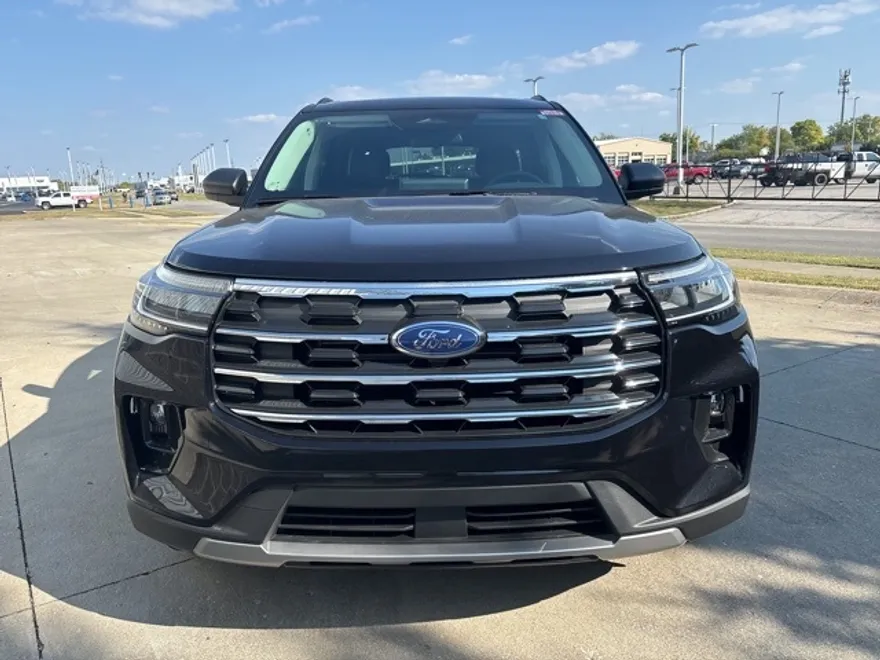 2025 Ford Explorer photo 1