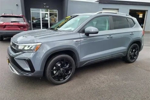 2022 Volkswagen Taos SE photo 2