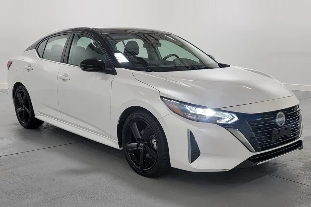 2024 Nissan Sentra SR photo 1