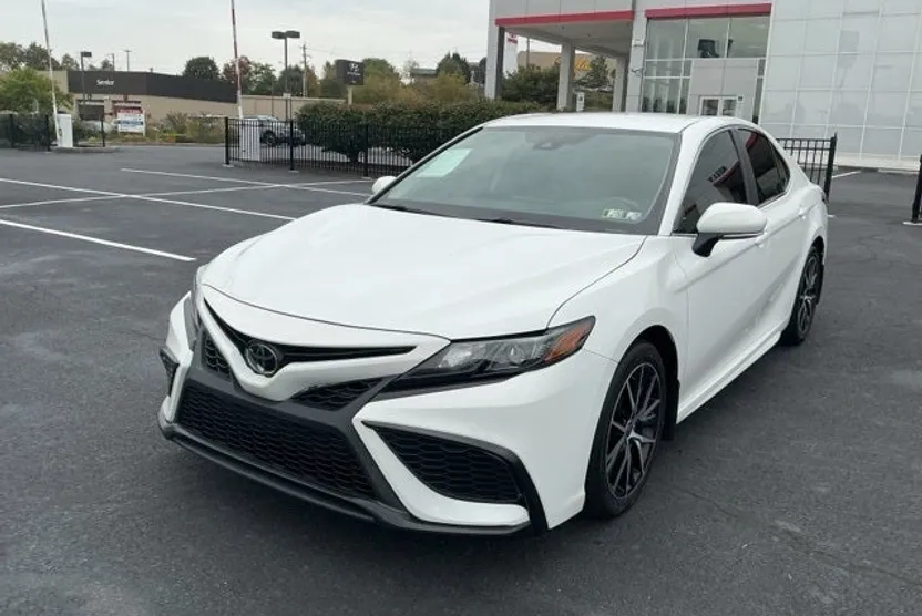 2023 Toyota Camry SE photo 1