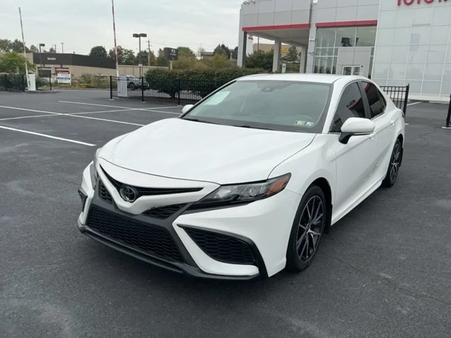 2023 Toyota Camry SE photo 1