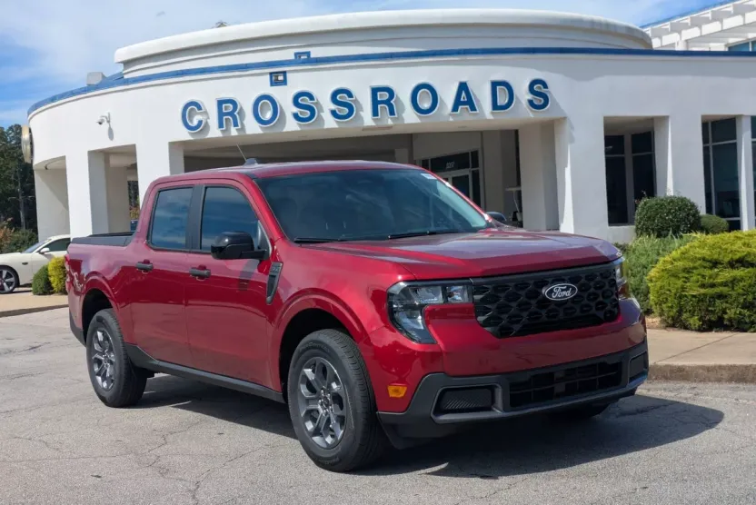 2025 Ford Maverick XLT photo 1
