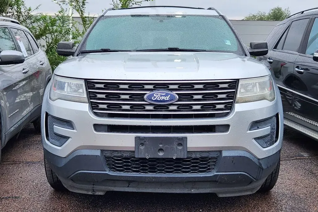2017 Ford Explorer Base photo 1