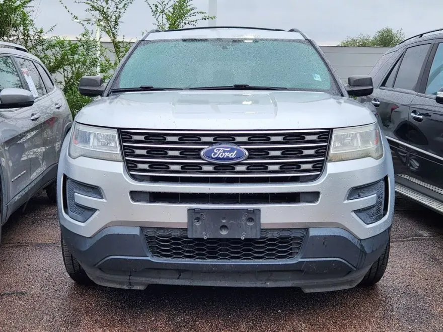2017 Ford Explorer Base photo 1
