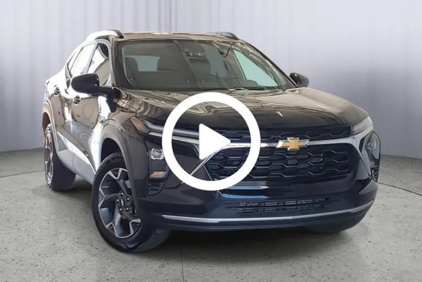 2024 Chevrolet Trax LT photo 1