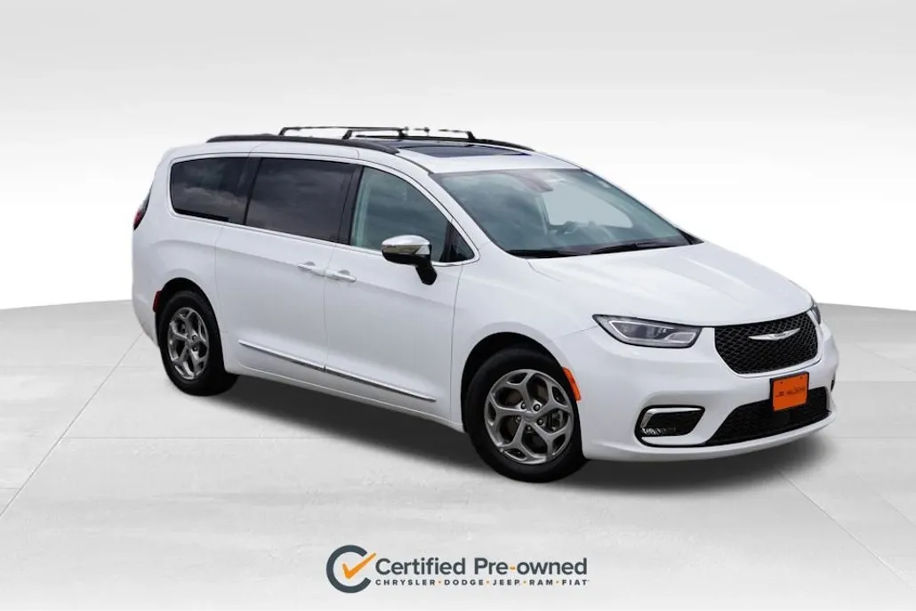 2023 Chrysler Pacifica Limited photo 1