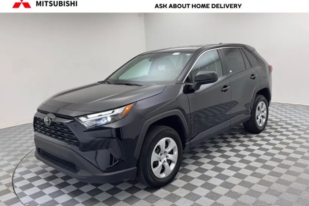 2024 Toyota RAV4 LE photo 1