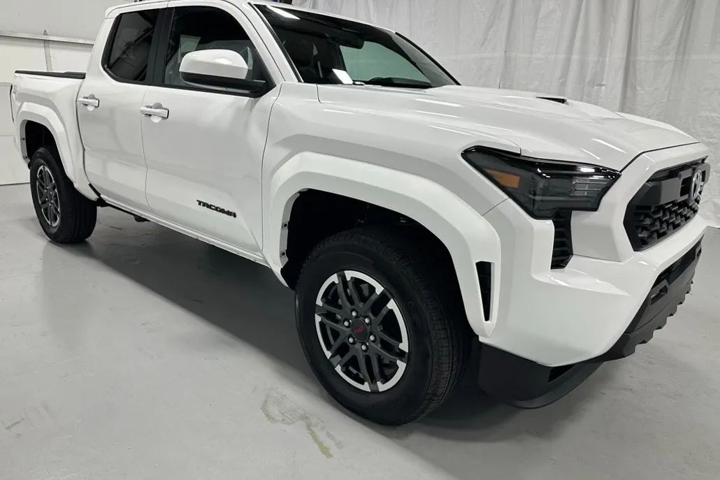 2025 Toyota Tacoma TRD Sport photo 1