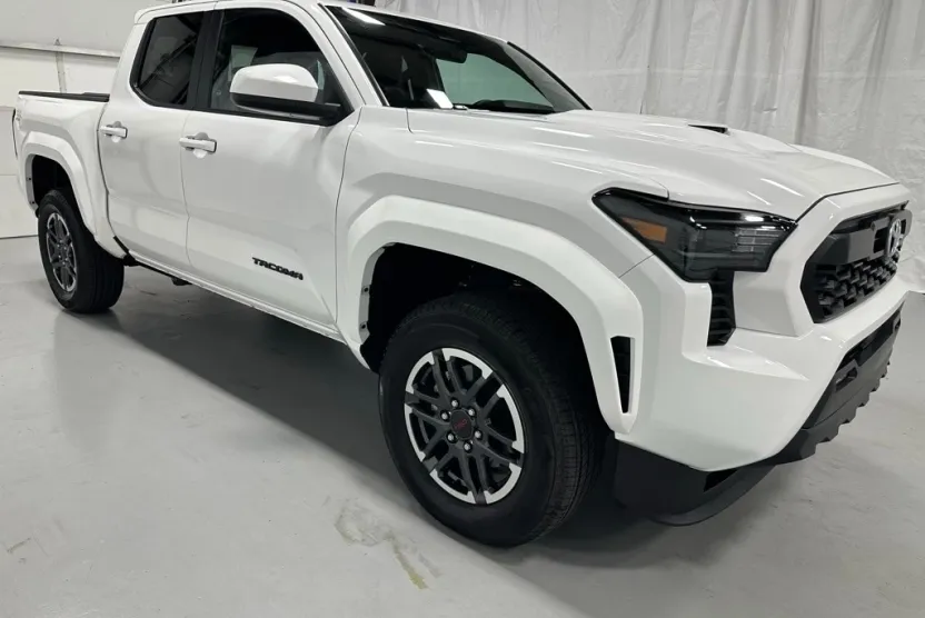 2025 Toyota Tacoma TRD Sport photo 1