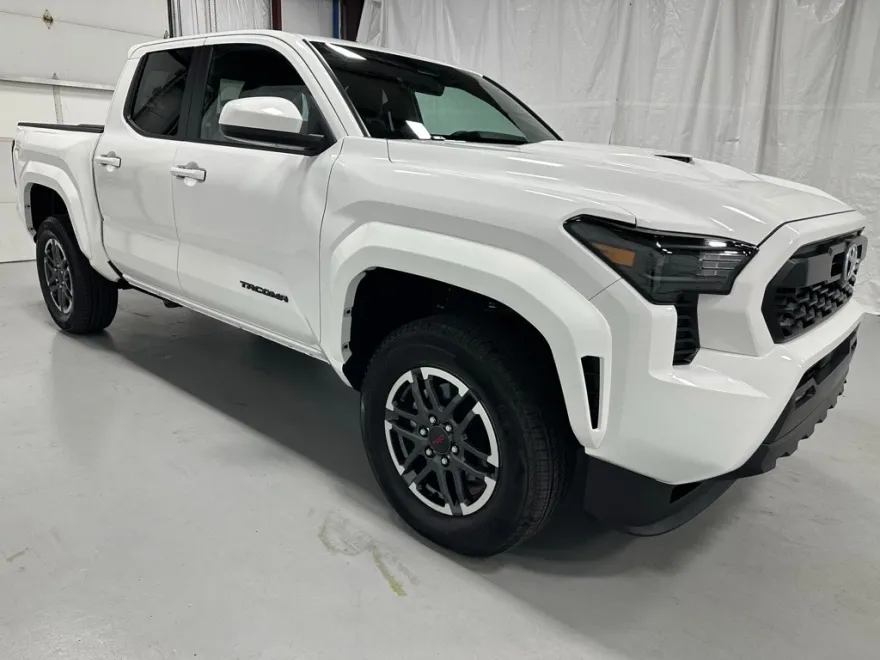 2025 Toyota Tacoma TRD Sport photo 1