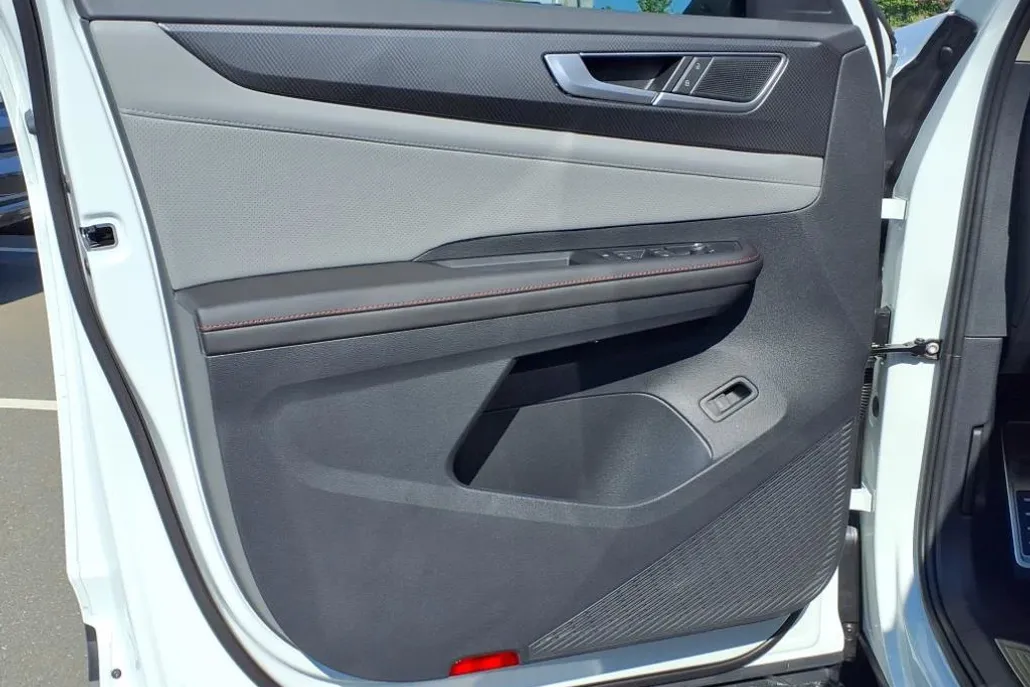 2025 Volkswagen Atlas Peak Edition SE photo 1