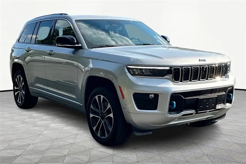 2023 Jeep Cherokee Overland 4xe photo 1