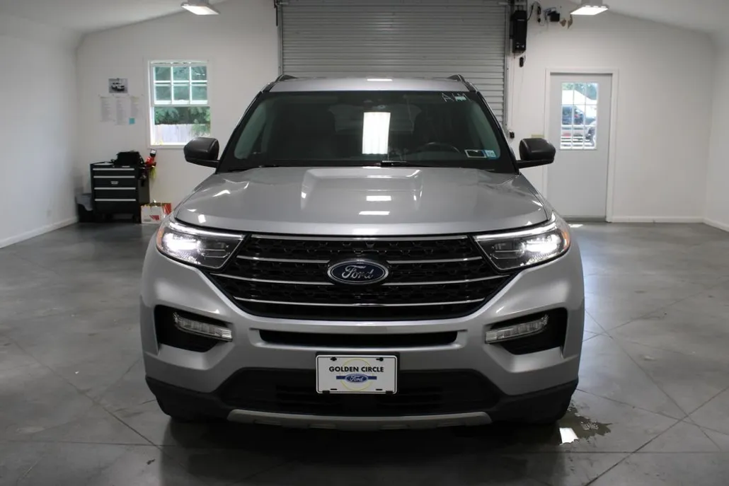 2022 Ford Explorer XLT photo 1