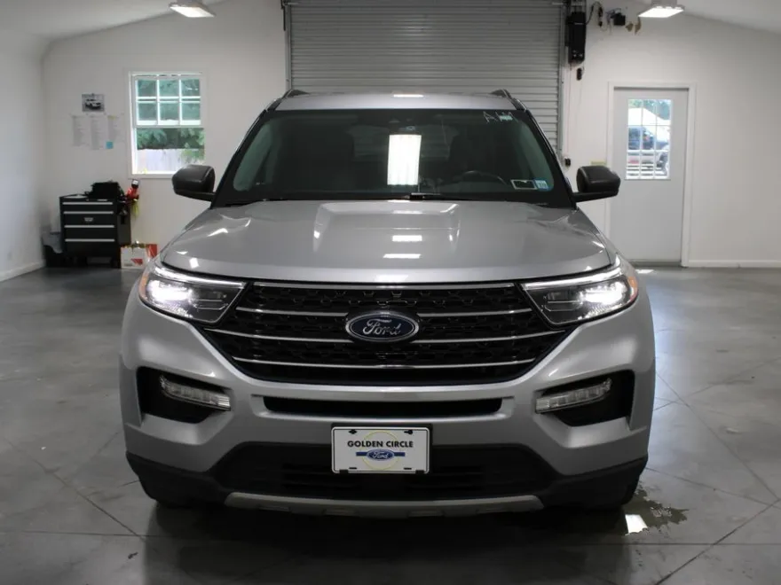 2022 Ford Explorer XLT photo 1
