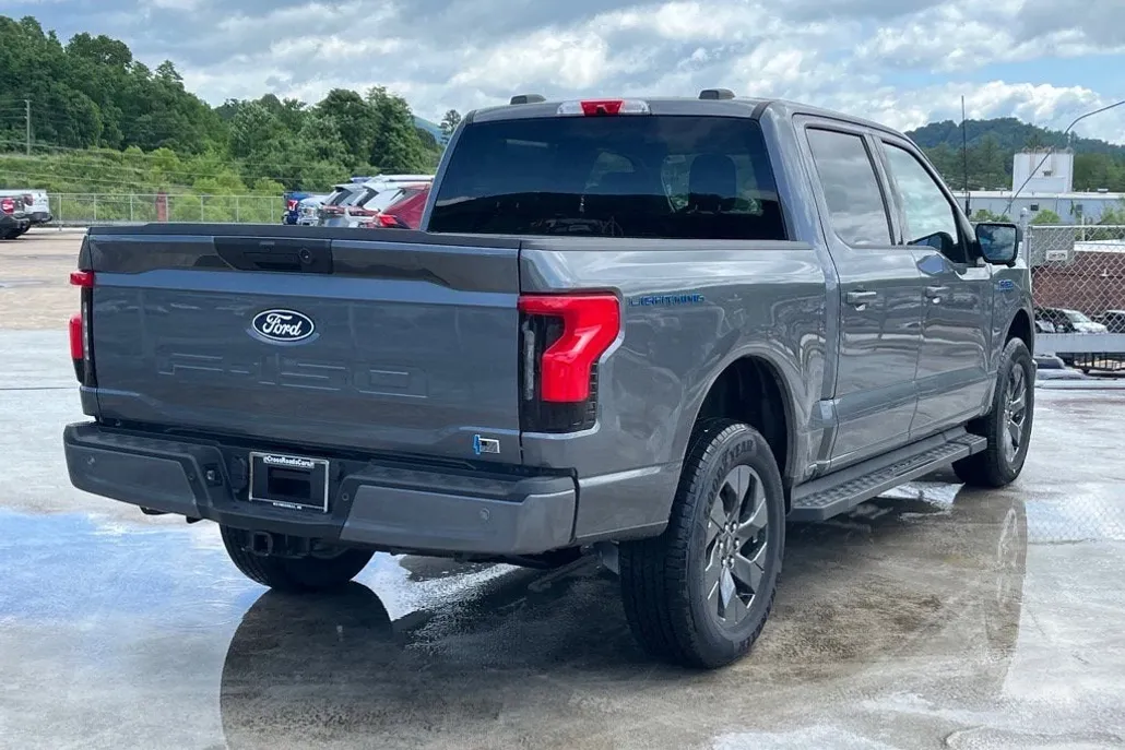 2025 Ford F-150 Lightning photo 1