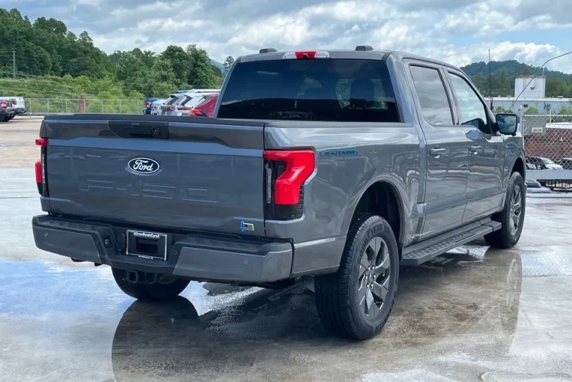 2025 Ford F-150 Lightning photo 1