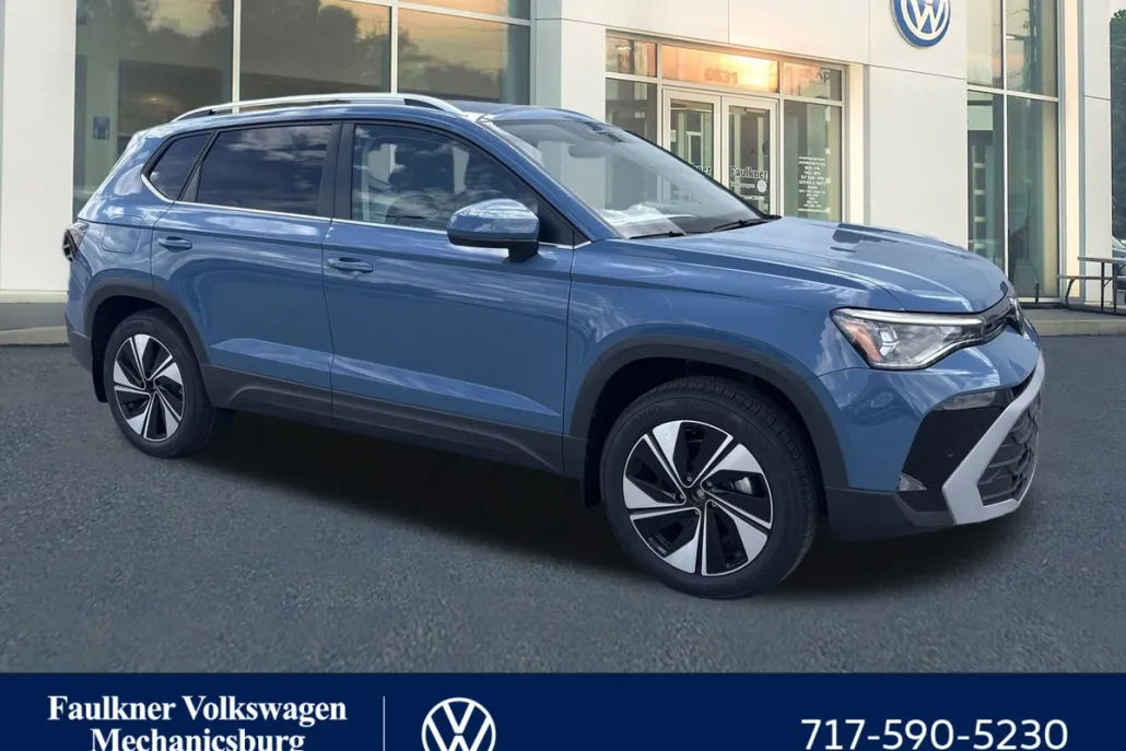 2025 Volkswagen Taos SE photo 1