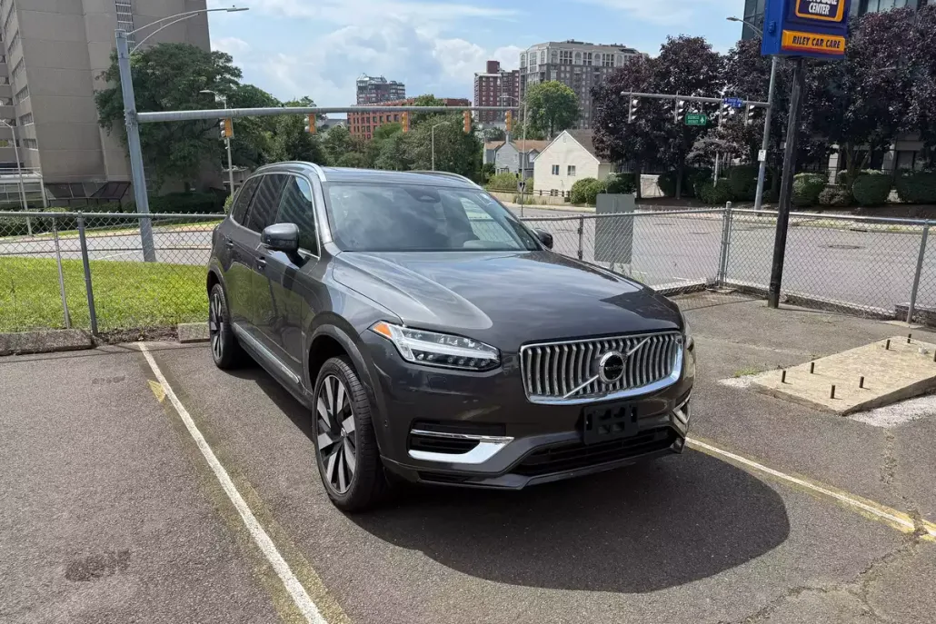2024 Volvo XC90 T8 Plus photo 1