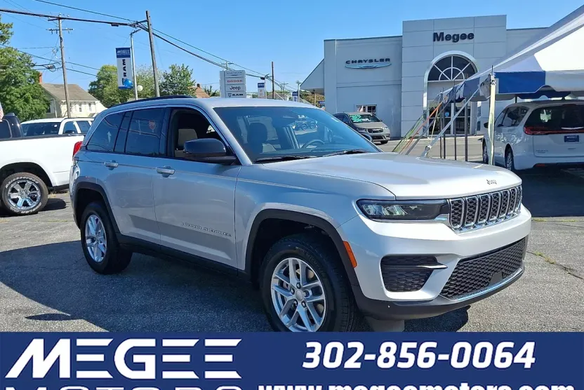 2025 Jeep Grand Cherokee Laredo photo 1