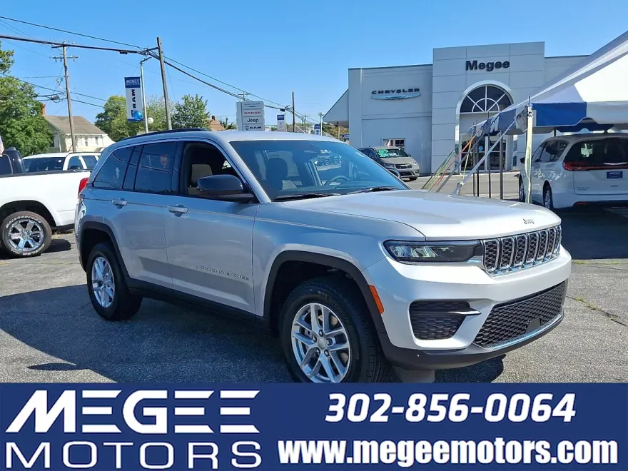 2025 Jeep Grand Cherokee Laredo photo 1
