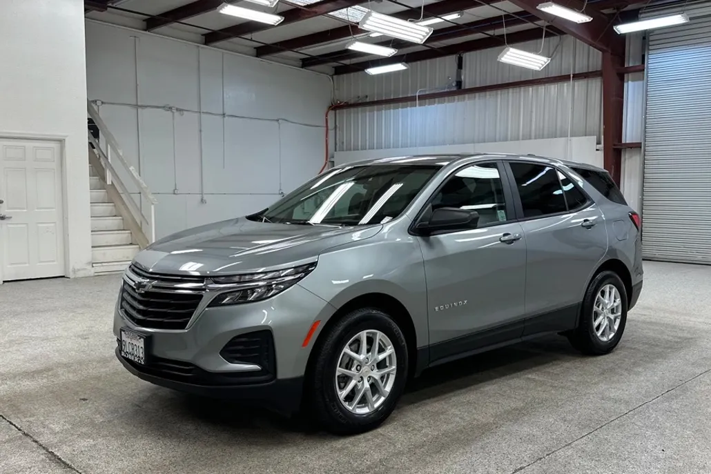 2024 Chevrolet Equinox LS photo 1