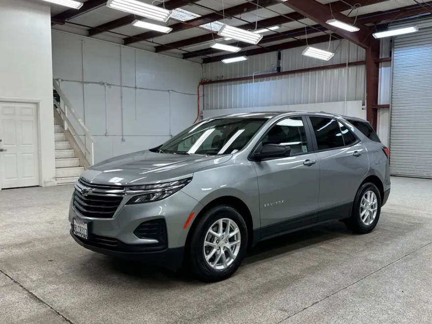 2024 Chevrolet Equinox LS photo 1