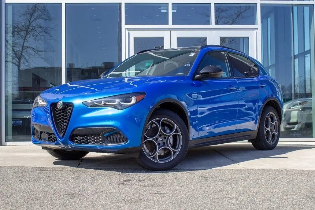 2025 Alfa Romeo Stelvio Sprint photo 1