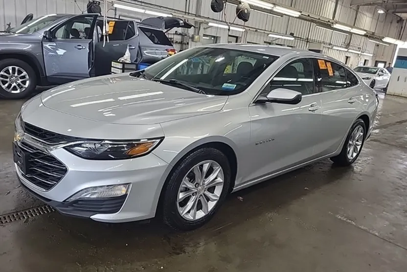 2021 Chevrolet Malibu 1LT photo 1