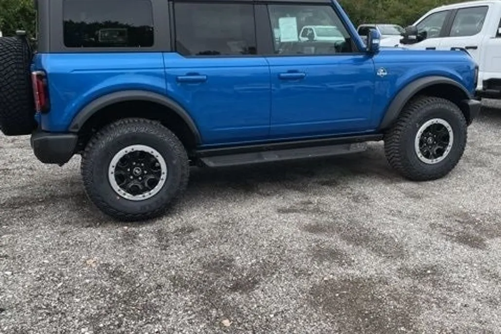 2024 Ford Bronco Outer Banks photo 1