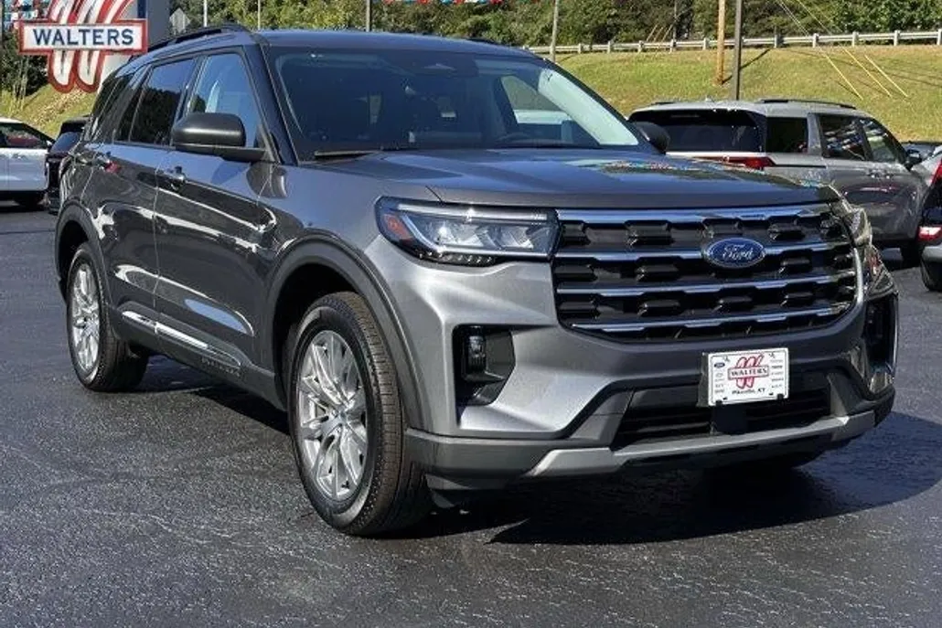2025 Ford Explorer photo 1