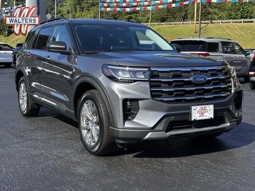 2025 Ford Explorer photo 1