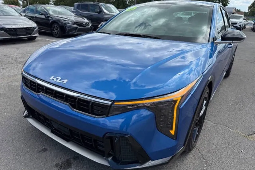 2025 Kia K4 GT-Line Turbo photo 1