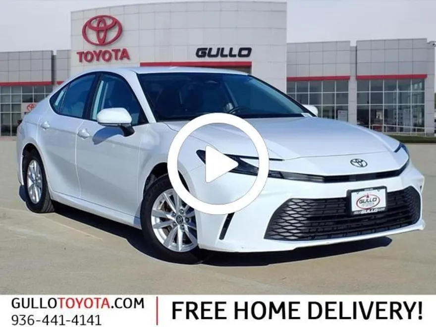 2025 Toyota Camry LE photo 1