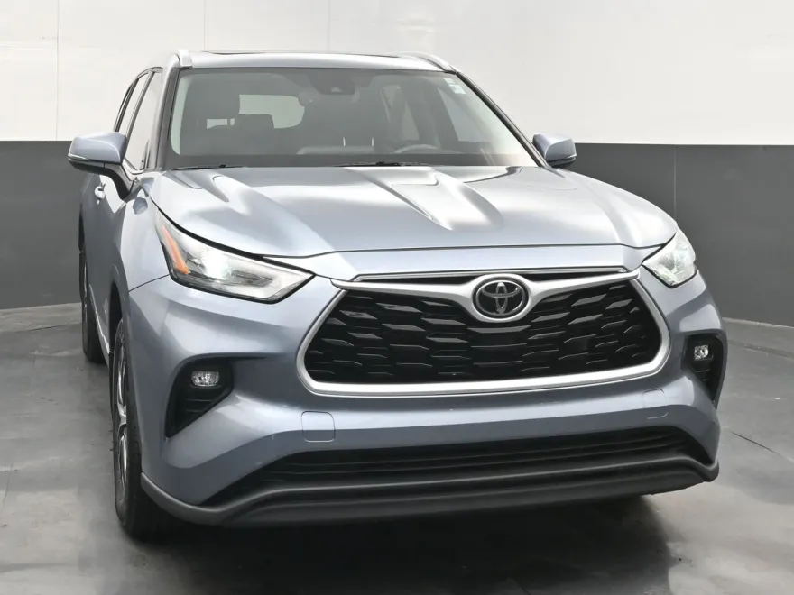 2022 Toyota Highlander XLE photo 1