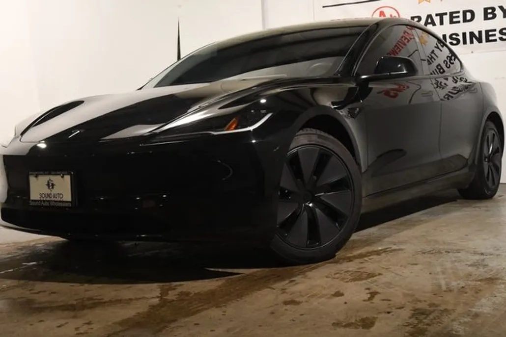 2024 Tesla Model 3 Long Range photo 1