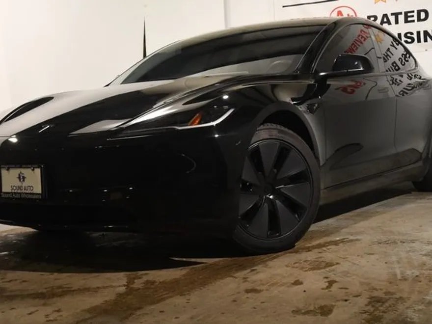 2024 Tesla Model 3 Long Range photo 1