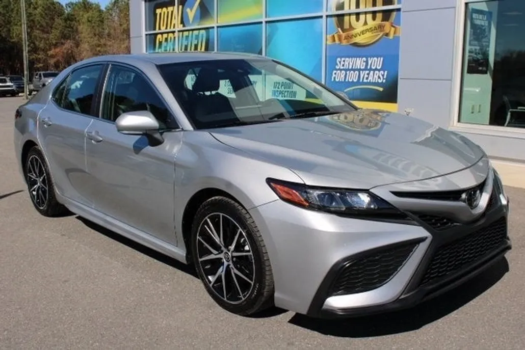 2023 Toyota Camry SE photo 1