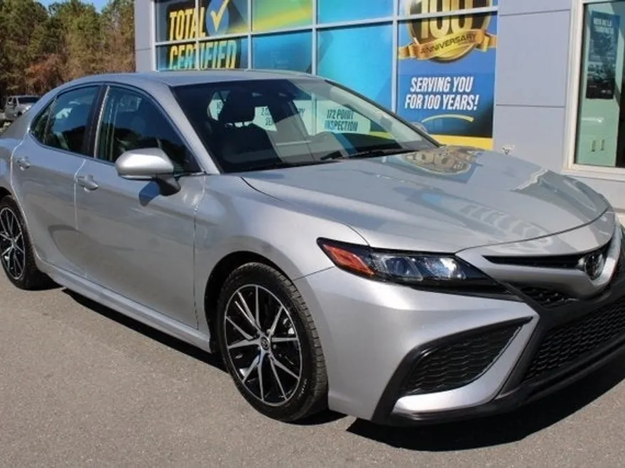 2023 Toyota Camry SE photo 1