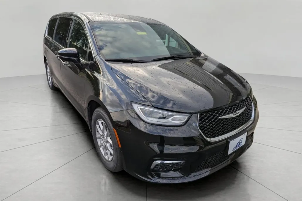 2026 Chrysler Pacifica photo 1