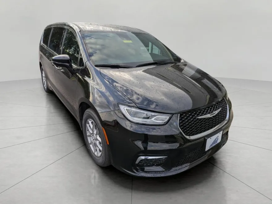 2026 Chrysler Pacifica photo 1