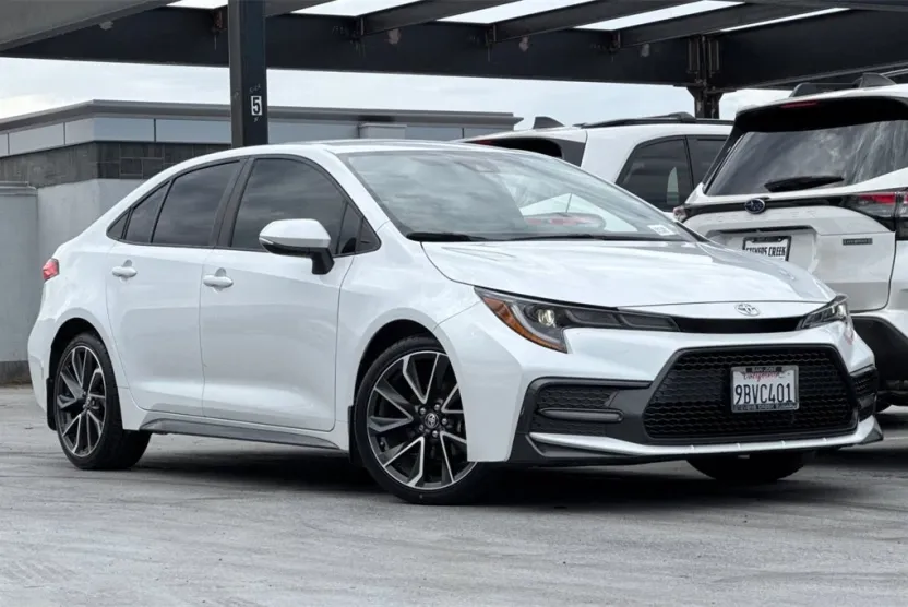 2022 Toyota Corolla SE photo 1