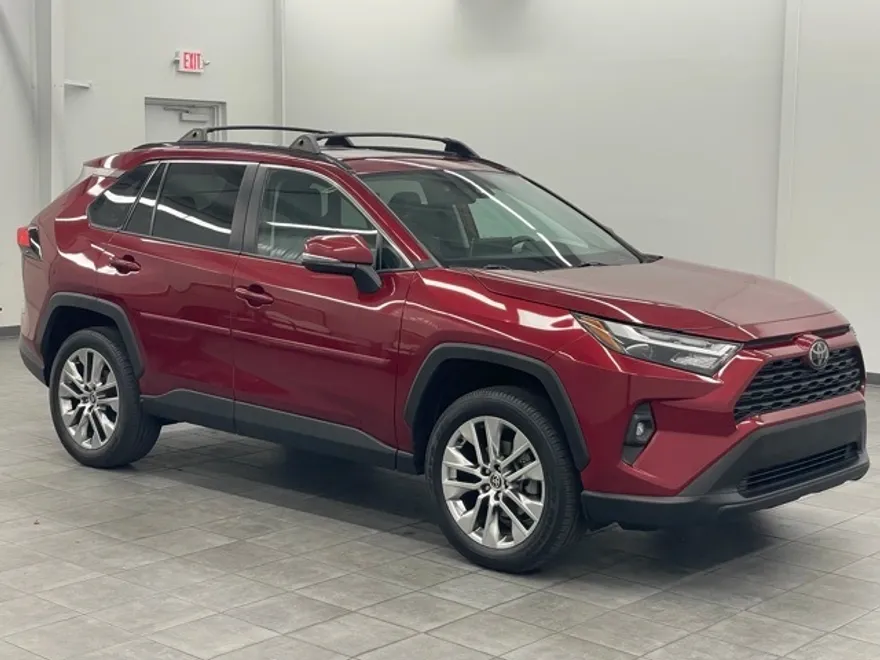 2022 Toyota RAV4 XLE Premium photo 1