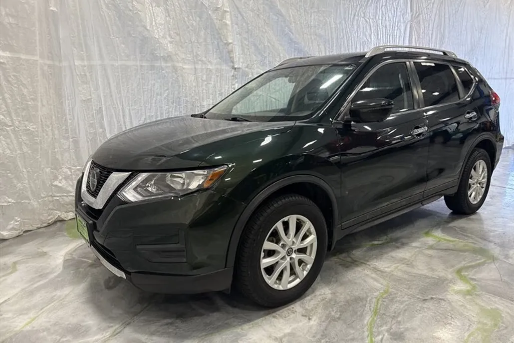 2018 Nissan Rogue SV photo 1