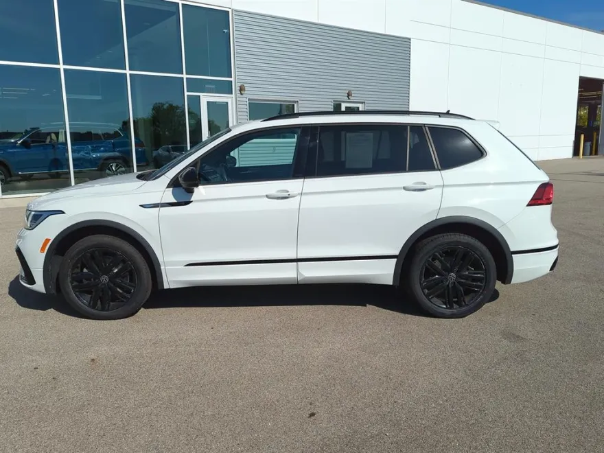 2022 Volkswagen Tiguan SE R-Line Black photo 1
