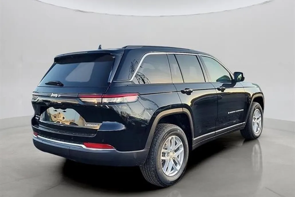 2025 Jeep Grand Cherokee Laredo photo 1