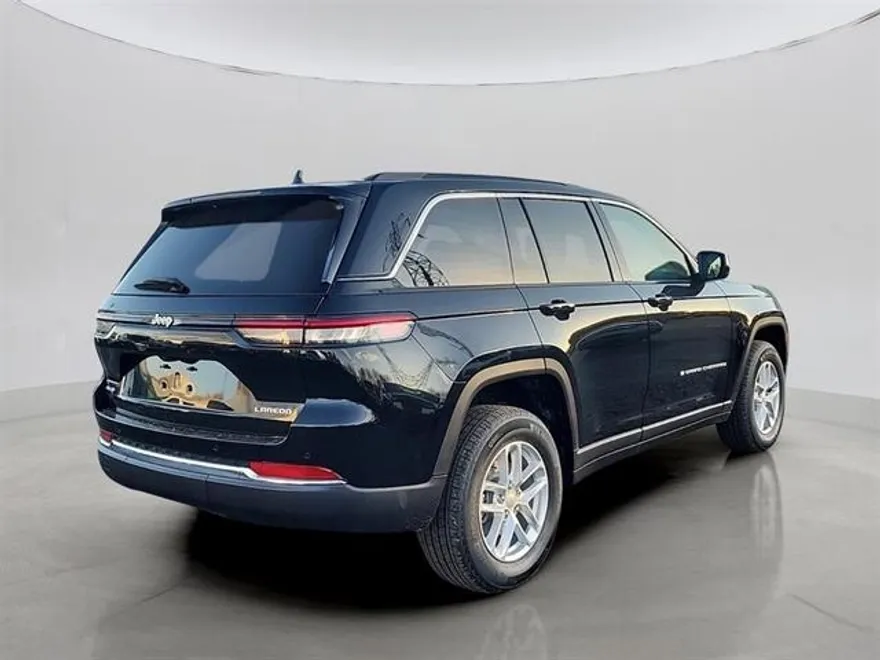 2025 Jeep Grand Cherokee Laredo photo 1
