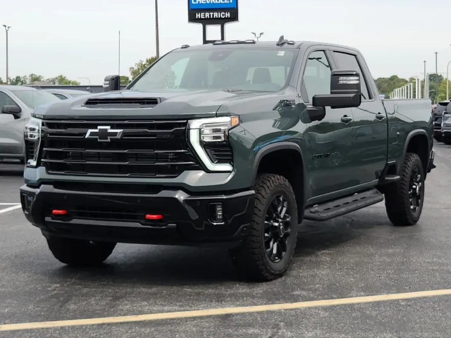 2025 Chevrolet Silverado 2500HD LT photo 1